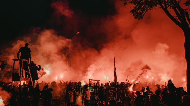 people and smokes during night
